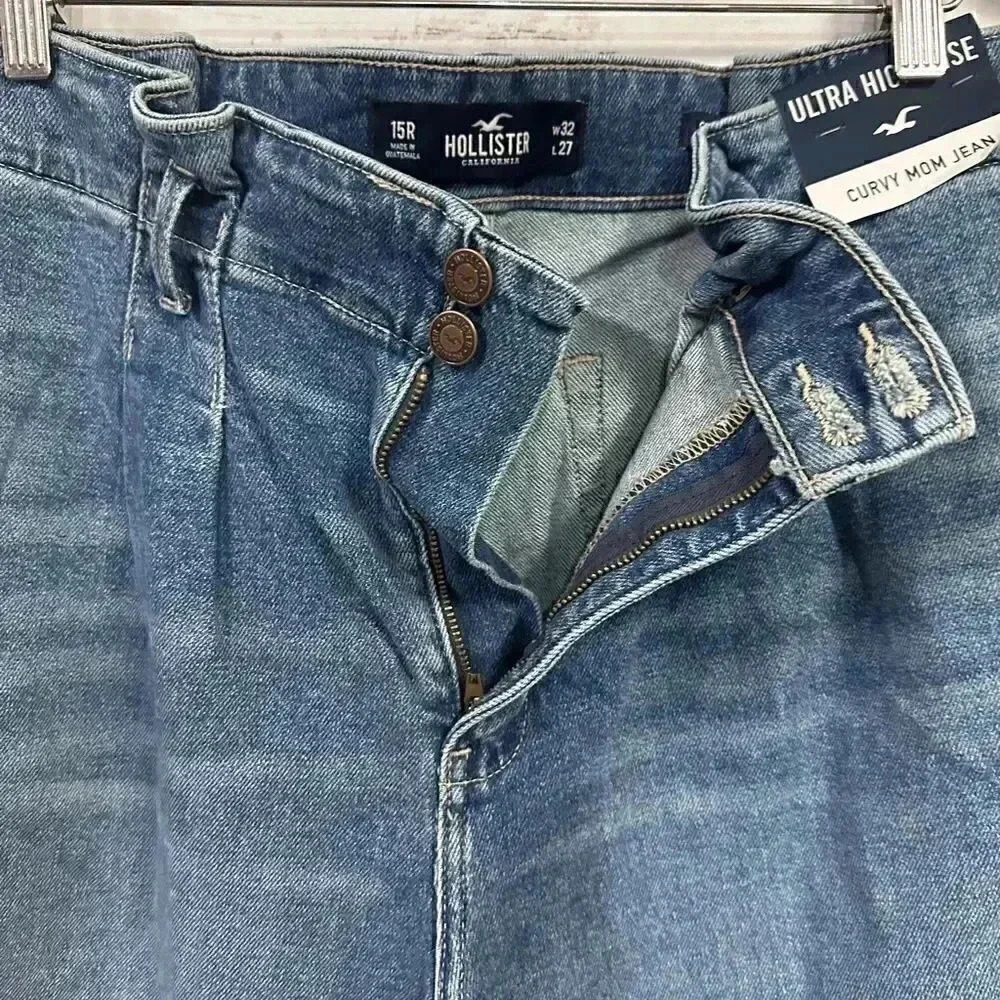 Hollister Curvy Ultra High-Rise Mom Jeans - Picture 4 of 5